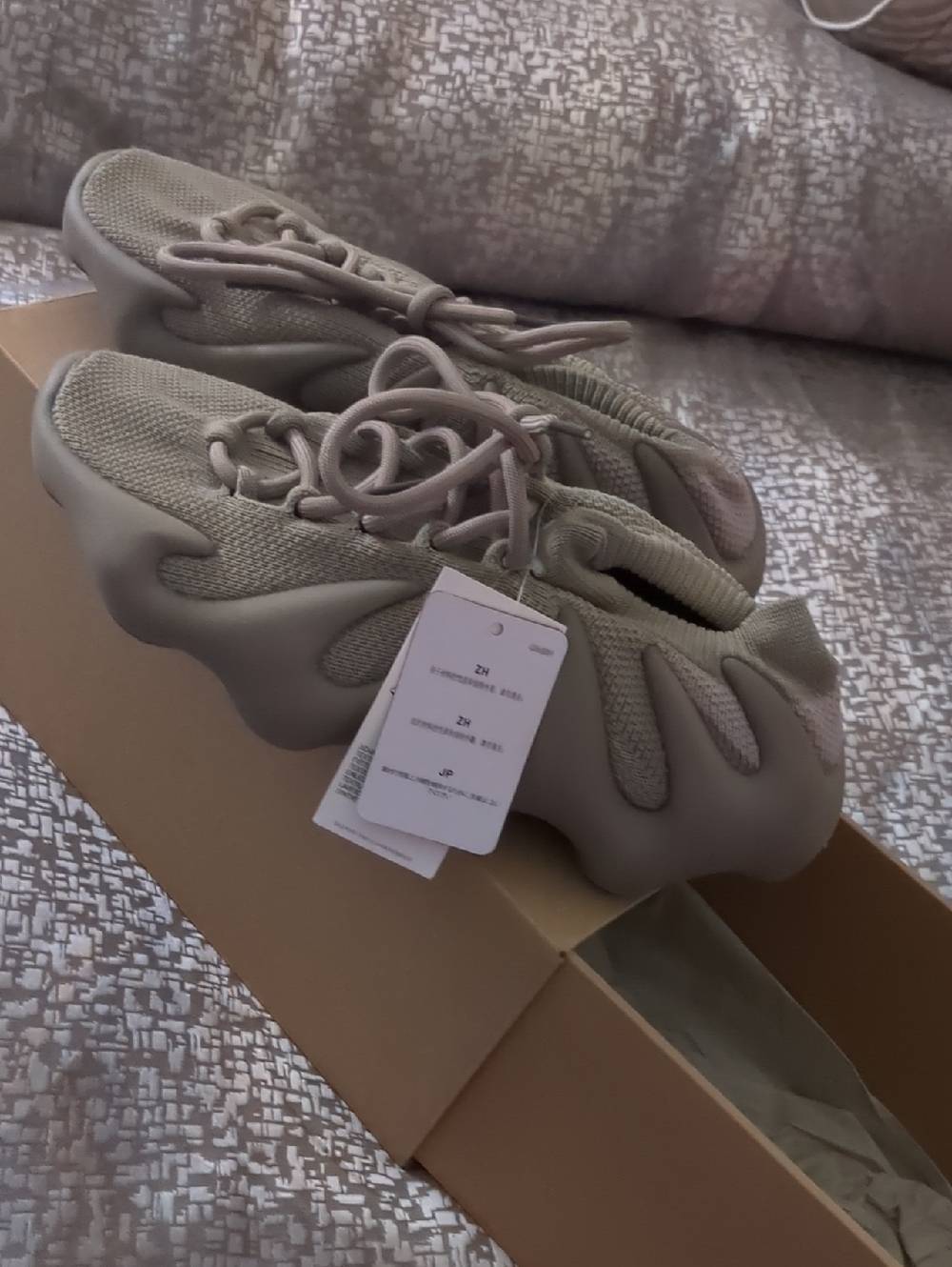 NWTB Adidas Yeezy 450 in Taupe Neutral